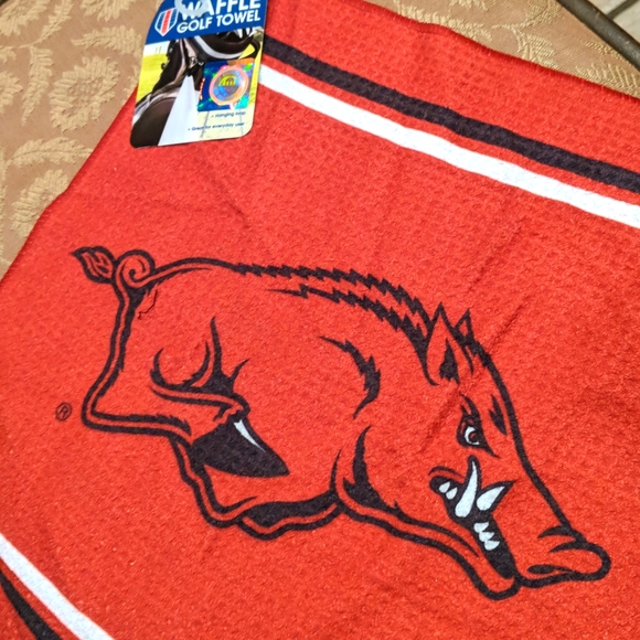NWT Arkansas Razorbacks Hand Towel with Caribeaner - Picture 1 of 2